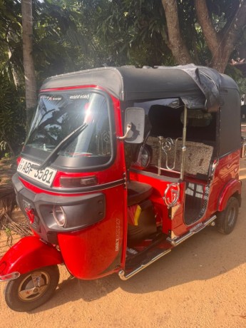 bajaj-4-stroke-threewheel-big-0