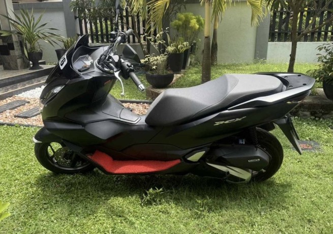 honda-pcx-2022-big-1