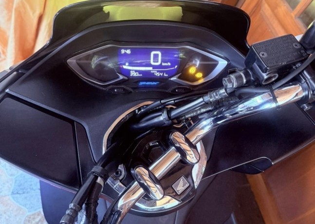 honda-pcx-2022-big-4