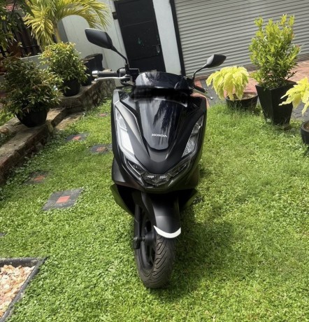 honda-pcx-2022-big-2