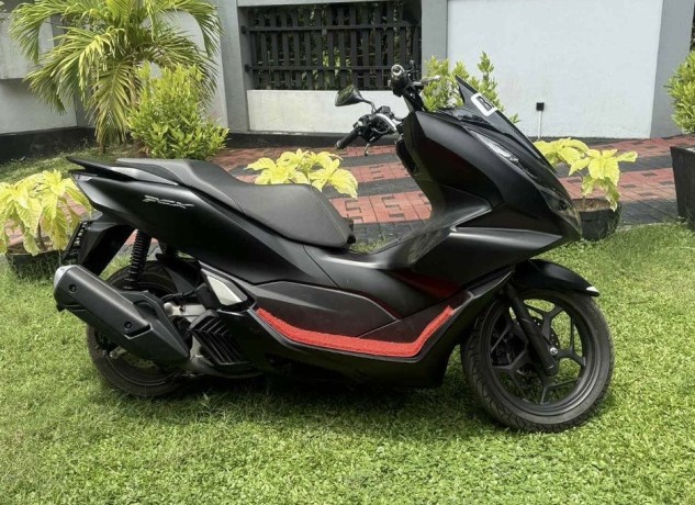 honda-pcx-2022-big-0