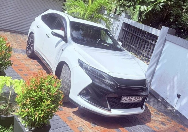 toyota-harrier-gs-g-sport-2015-big-0