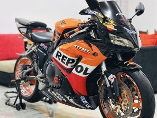 honda-cbr-1000-repsol