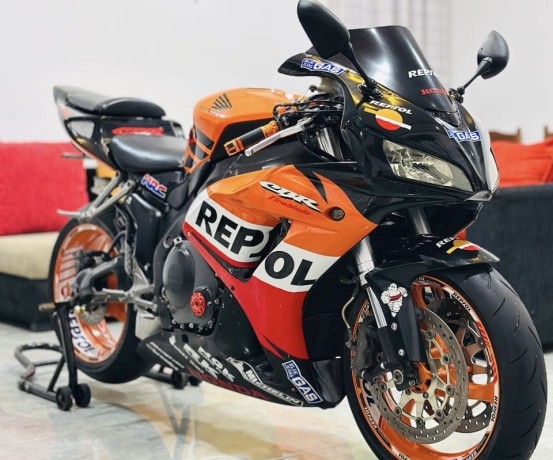 honda-cbr-1000-repsol-big-0