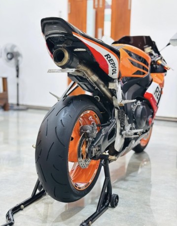 honda-cbr-1000-repsol-big-3