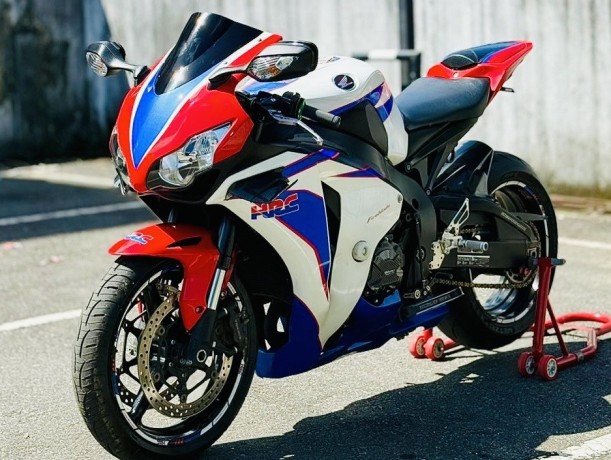 honda-cbr-1000-2010-big-1