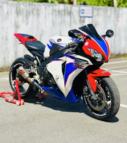 honda-cbr-1000-2010-big-0