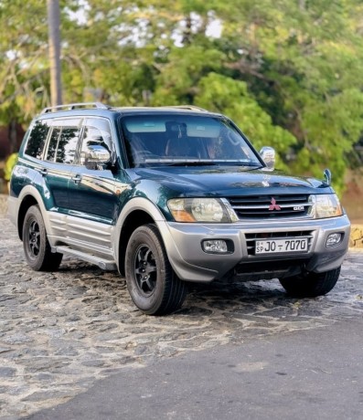 mitsubishi-montero-v75-big-0
