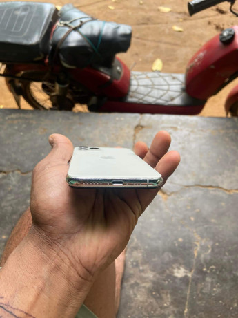 apple-11pro-256gb-big-3