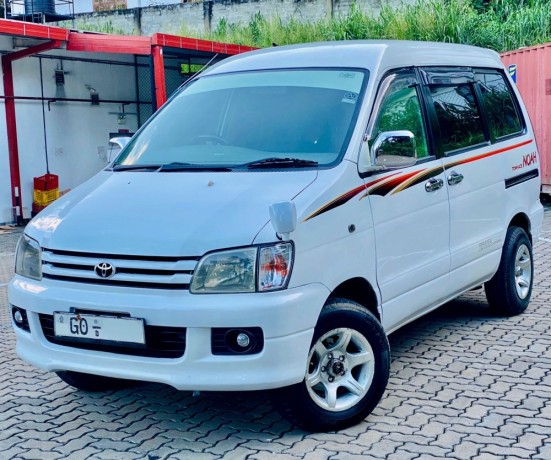 toyota-townace-noah-big-0