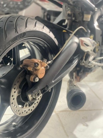 triumph-streettriple-675cc-2010-big-2