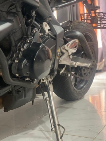 triumph-streettriple-675cc-2010-big-3