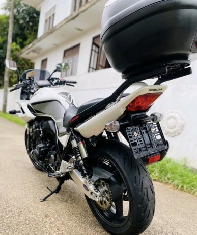 honda-cb400-revo-2015-big-3