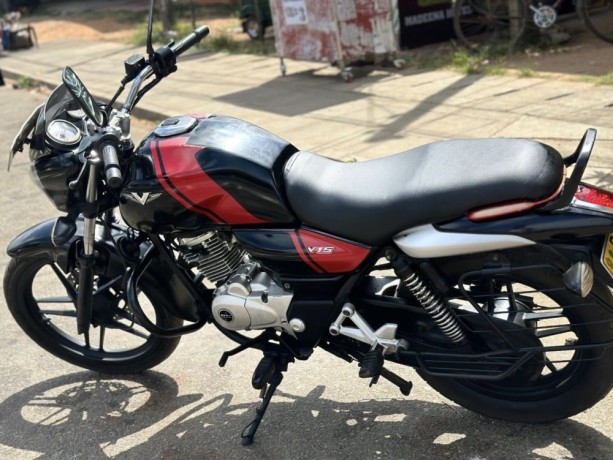 bajaj-v15-2017-big-3