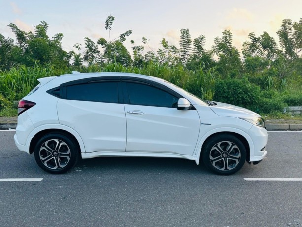 honda-vezel-z-grade-big-1