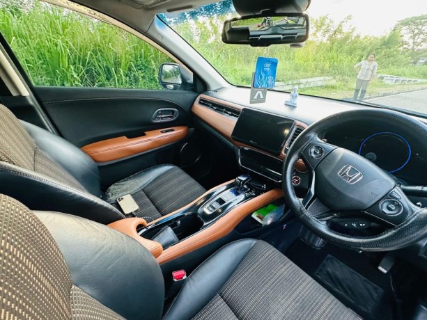 honda-vezel-z-grade-big-3