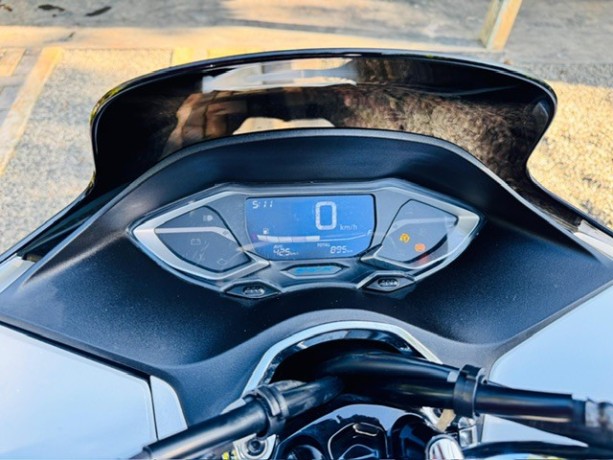 honda-pcx-125-2022-big-4