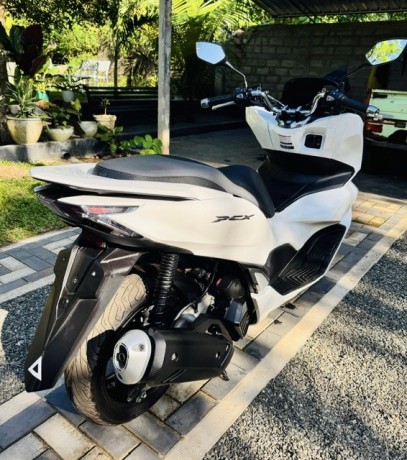 honda-pcx-125-2022-big-3