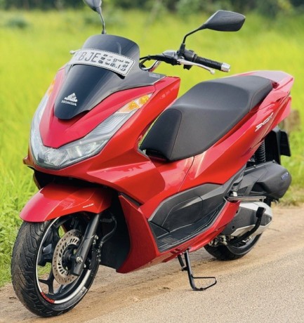 honda-pcx-160-registered-big-0