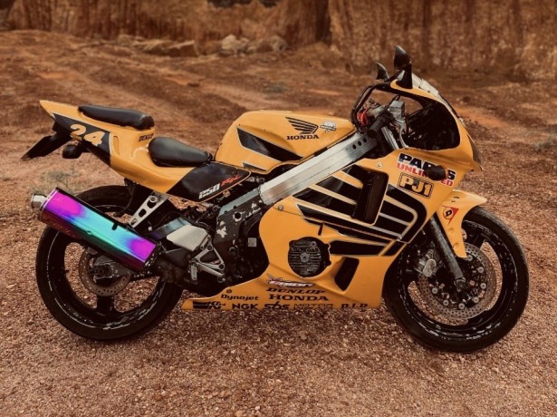 honda-cbr-400-registered-big-0