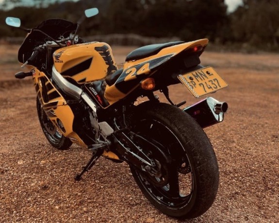 honda-cbr-400-registered-big-2
