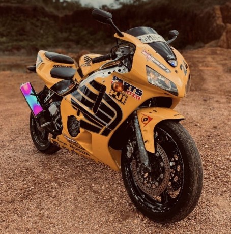 honda-cbr-400-registered-big-1