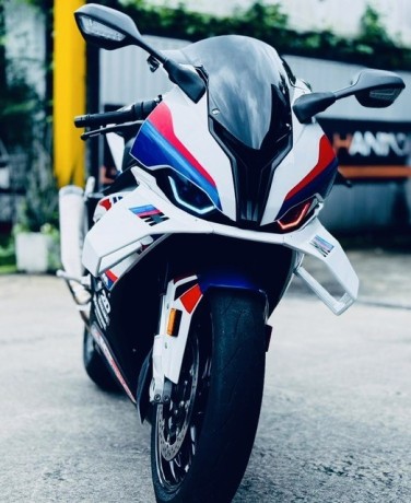 bmw-s1000rr-2022-big-3