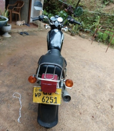 suzuki-gn125-japan-onlight-big-3