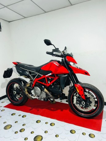 ducati-hypermotard-950-2020-big-0