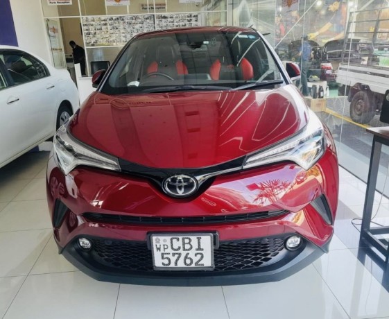 toyota-chr-ngx-10-2018-big-1