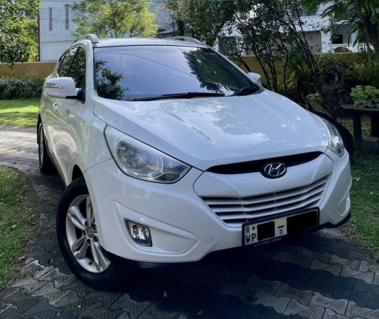 hyundai-tuscan-2013-big-0