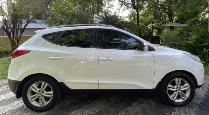 hyundai-tuscan-2013-big-1