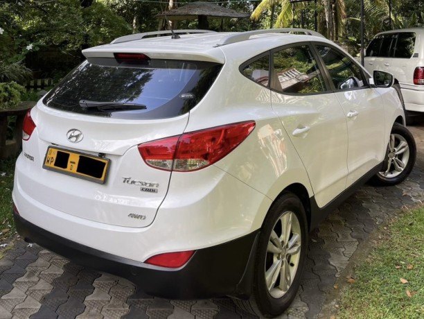 hyundai-tuscan-2013-big-2