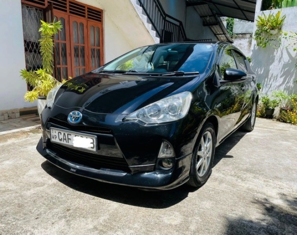 toyota-aqua-g-grade-2015-big-0