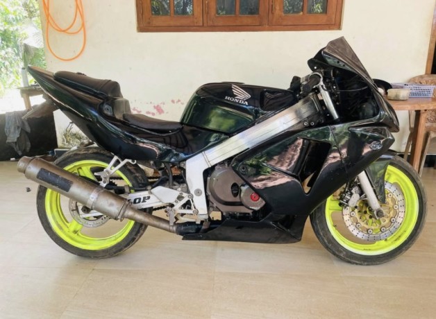 honda-cbr-mc19-registered-big-0