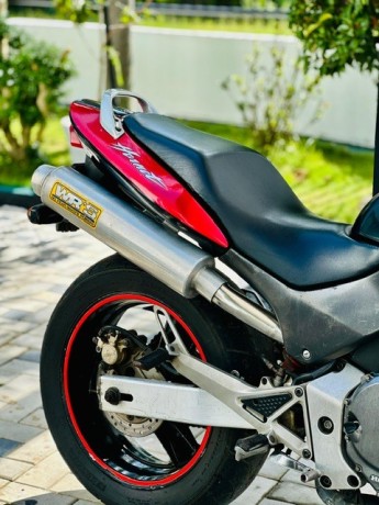 honda-hornet-250-2020-big-3