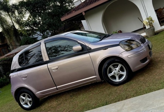 toyota-vitz-u-grade-big-2
