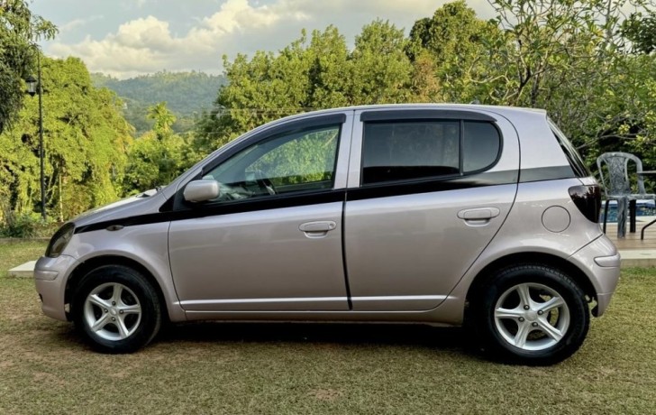 toyota-vitz-u-grade-big-1