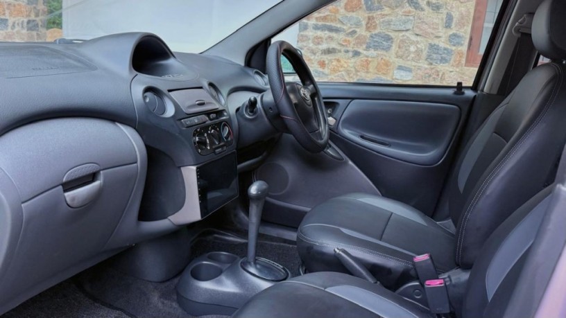 toyota-vitz-u-grade-big-4