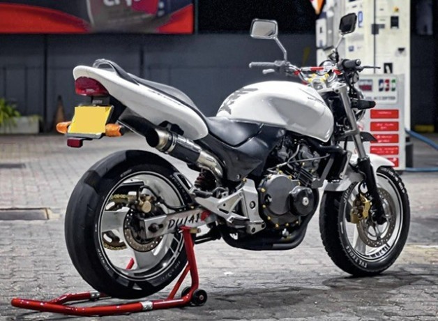 honda-hornet-250-2013-big-3