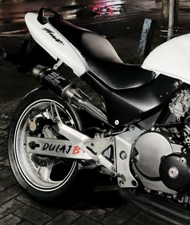 honda-hornet-250-2013-big-4