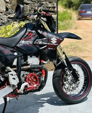 suzuki-drz-400sm-k9-big-1