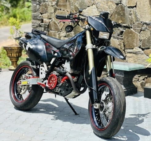 suzuki-drz-400sm-k9-big-0
