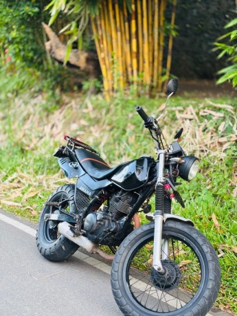 yamaha-tw-200-big-1