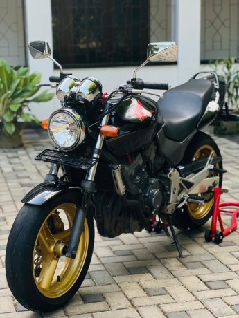 honda-hornet-250-ch140-f7-big-0