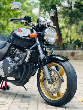 honda-hornet-250-ch140-f7-big-2
