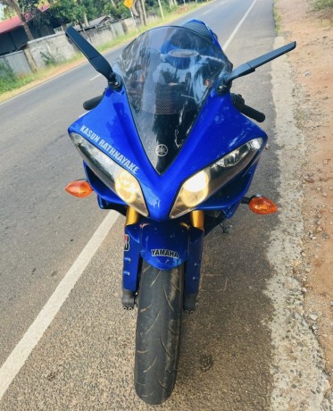 yamaha-r1-2008-big-1