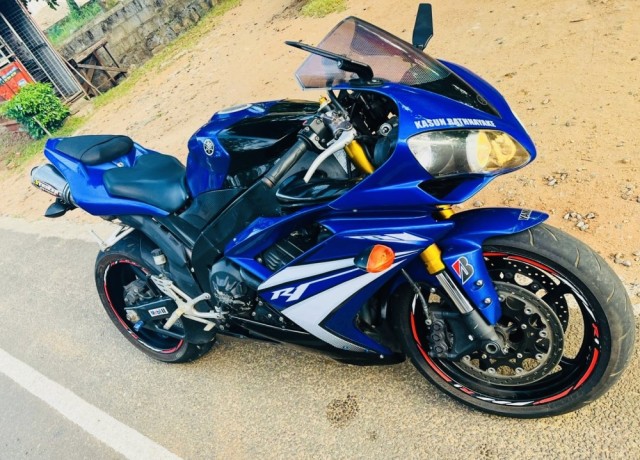 yamaha-r1-2008-big-0