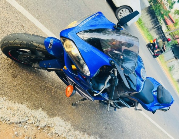 yamaha-r1-2008-big-3