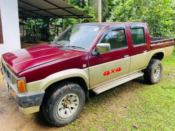 nissam-d21-double-cab-big-0